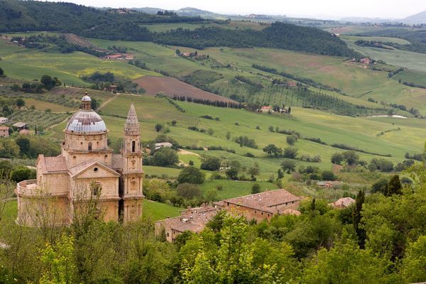 Motepulciano Church in Tuscany.jpg